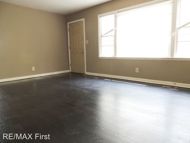 Building Photo - 3 br, 1 bath House - 1015 E Oak Hill Ave