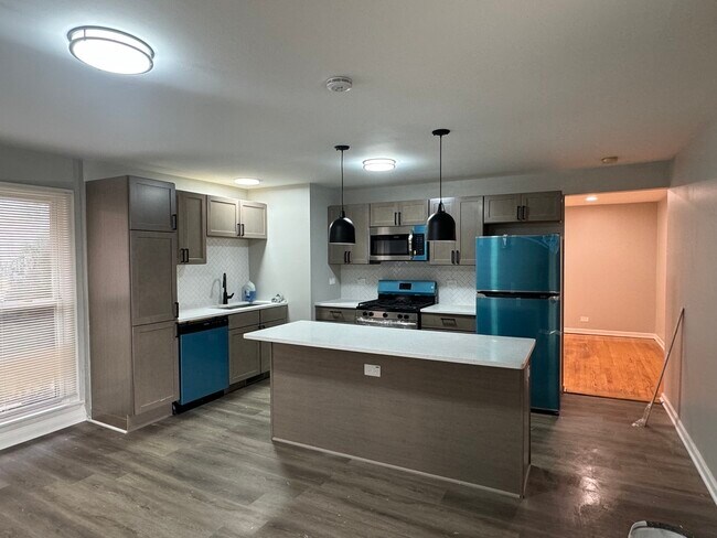 Foto del edificio - 1127 E 159th Pl