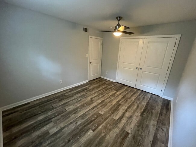 Building Photo - 5889 Lone Oak Dr SW