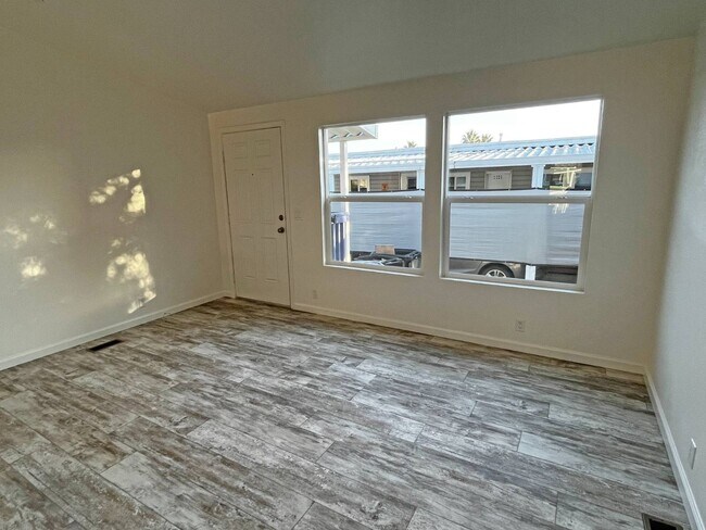 Foto del edificio - 21100 State St