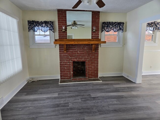 Foto del edificio - 2940 Brevard Ave