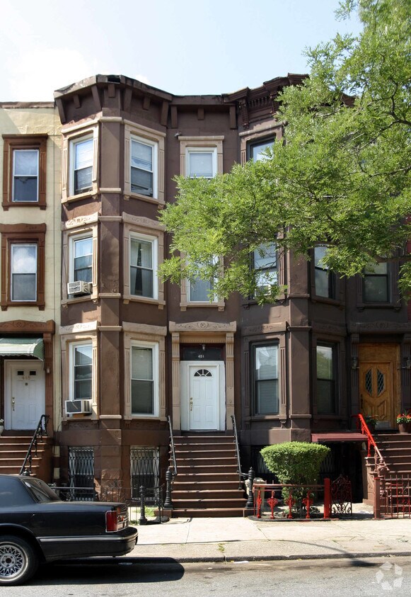 Primary Photo - 451 Halsey St