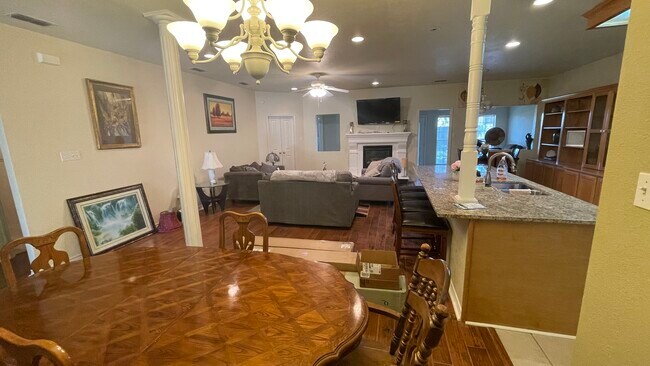 Foto del edificio - 3433 Chimney Rock Rd