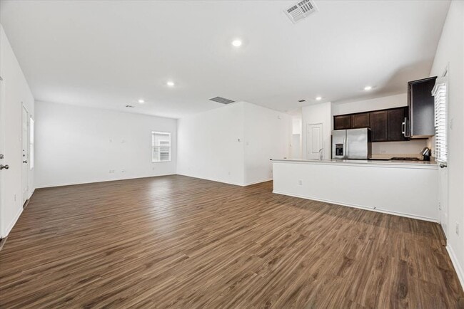 Building Photo - 304 Mica Trl