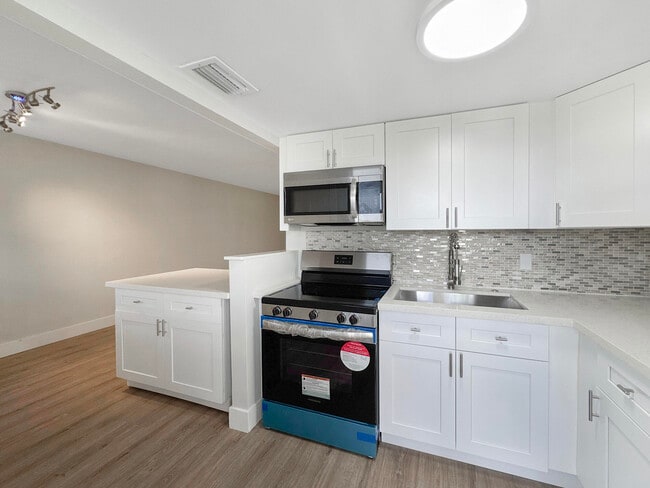 Foto del edificio - 2213 NE 1st Ct