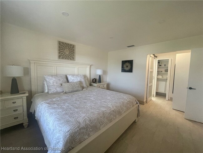 Building Photo - 4627 Vilabella Dr