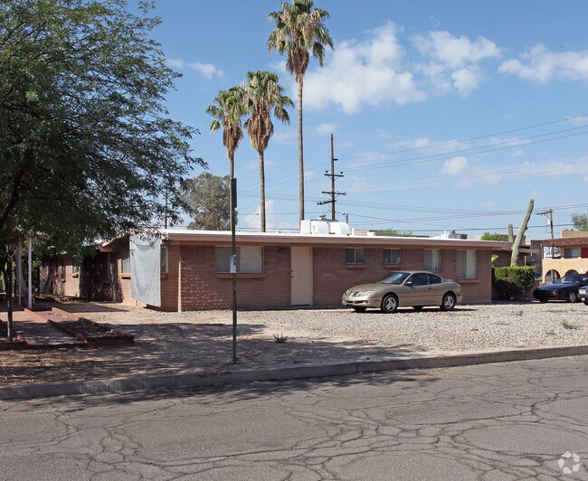 Building Photo - 1002 E Lester St