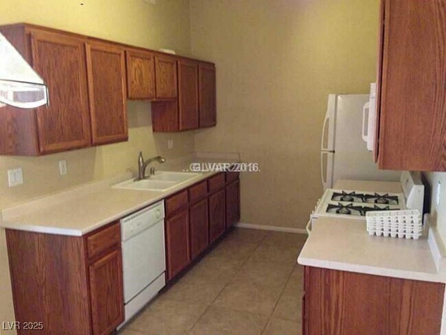 Foto del edificio - 2305 W Horizon Ridge Pkwy