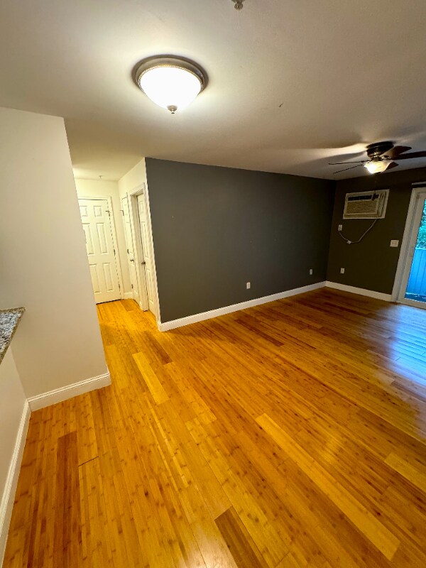 Foto del edificio - 92 Eastern Ave