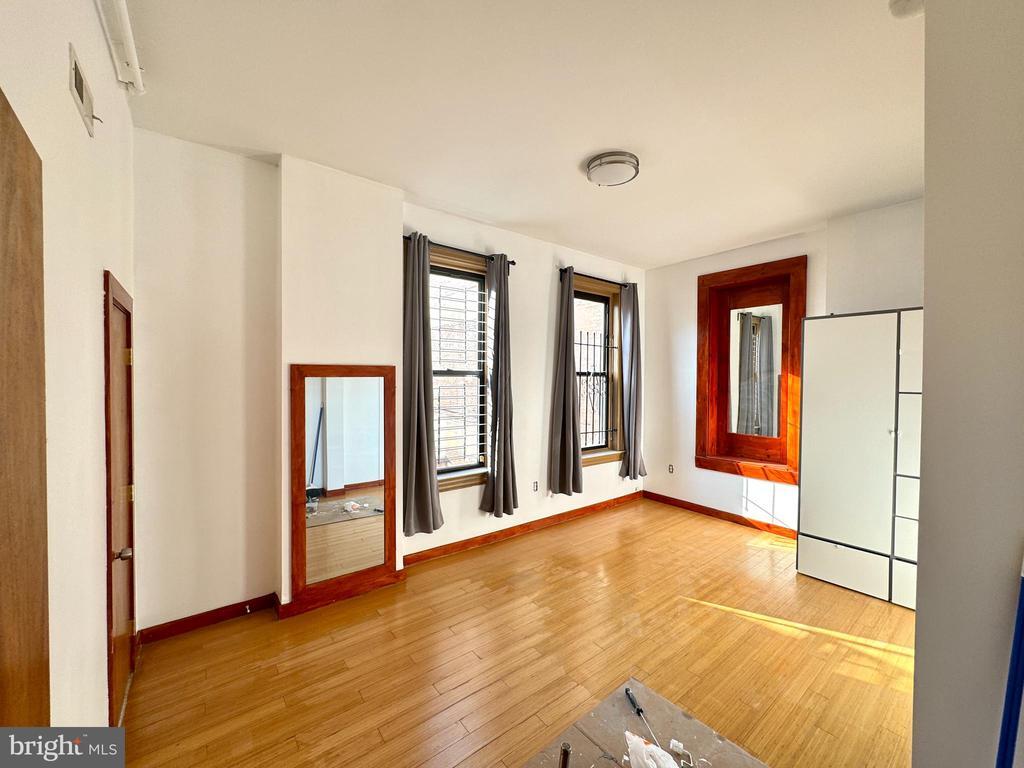Primary Photo - 1301 Vine St