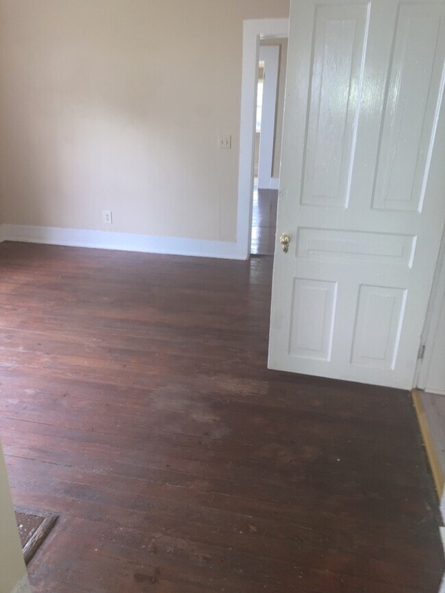 Building Photo - Recently remodeled Union home