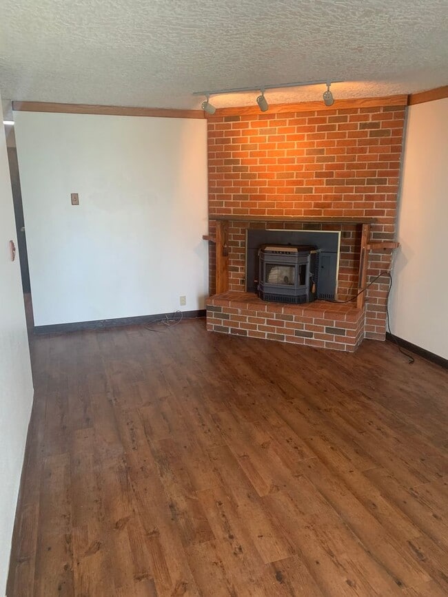 Building Photo - Comfortable Single-Level Living on a Quiet Cul-de-Sac in Walnut Grove!
