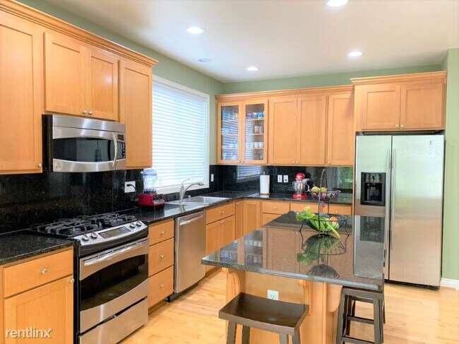 Building Photo - 4 br, 2.5 bath House - 6124 189TH PL NE