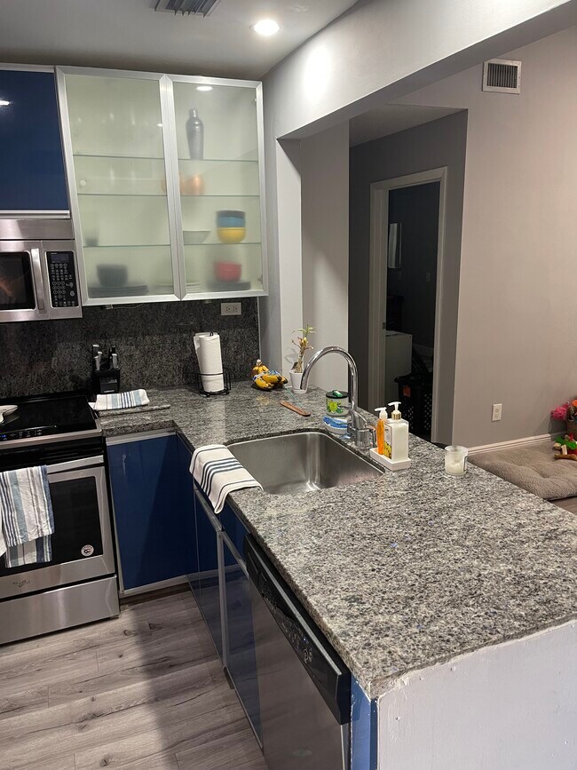 Building Photo - 430 SE 7th St