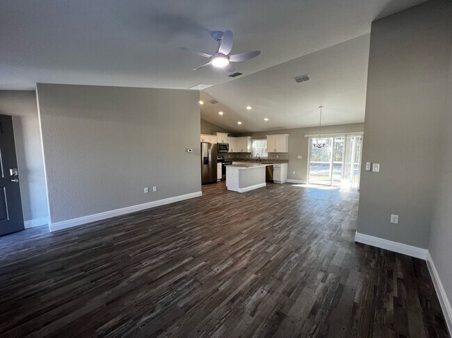 Foto del edificio - New Construction Custom Home - Desirable SE Ocala Neighborhood 3/2/2 **WON"T LAST**