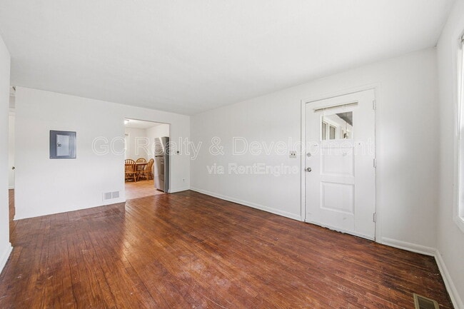 Building Photo - 913-913 3rd St