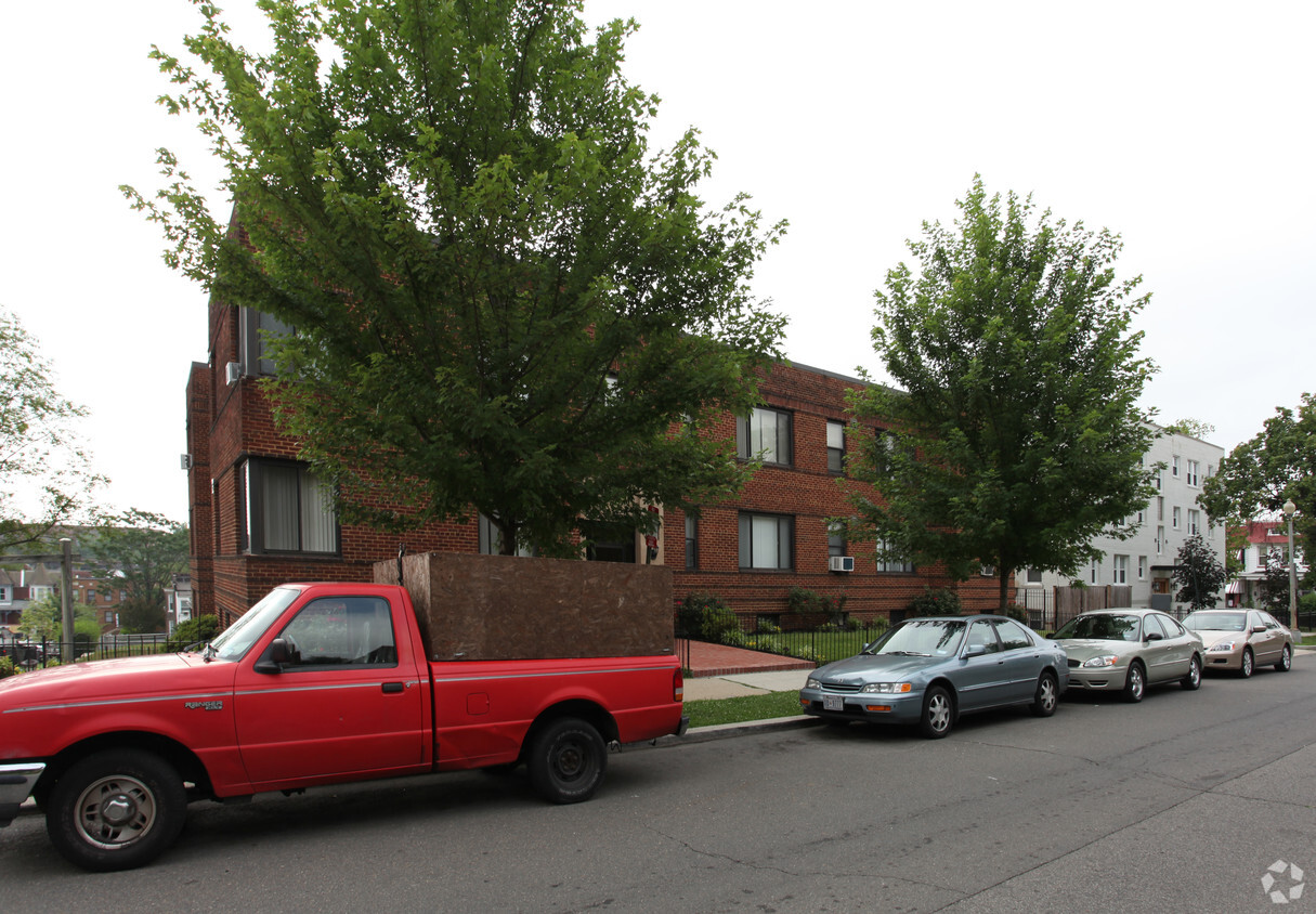 Building Photo - 1935 3rd St NE