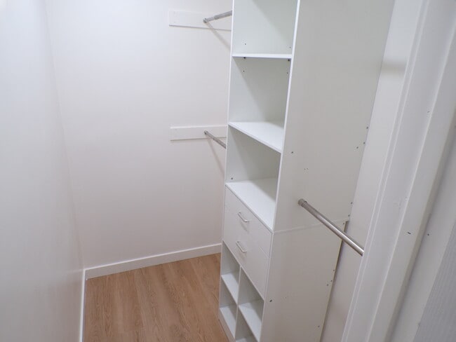 Foto del edificio - 739 Twin Oaks Ave