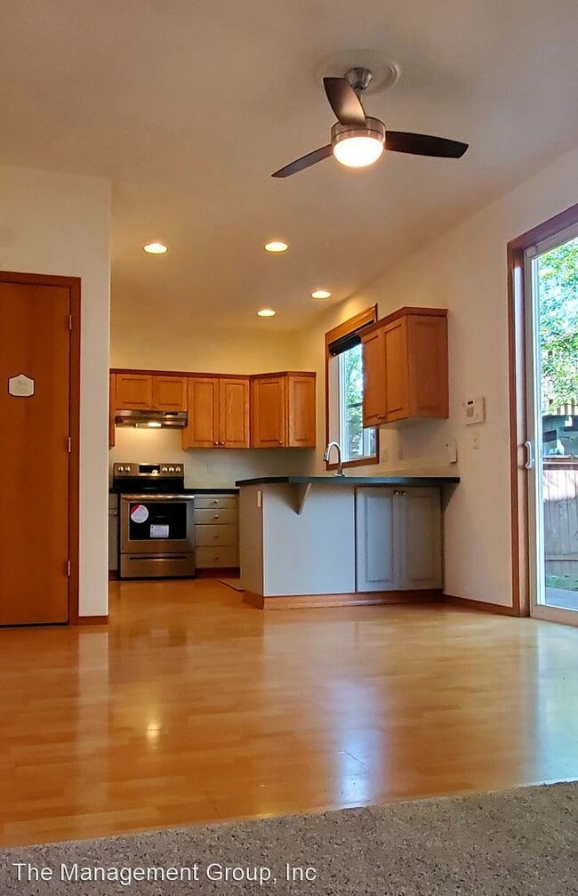 Building Photo - 4 br, 2.5 bath House - 5615 NE 51st Court
