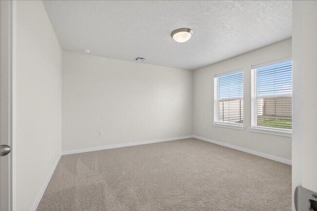 Foto del edificio - Brand New 3BR/2BA Single-Level Home - Community Pool, Park & Easy I-84 Access