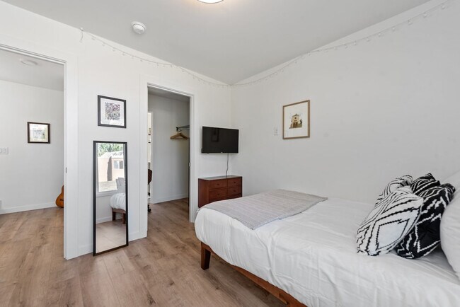 Foto del edificio - 422 10th Ave E