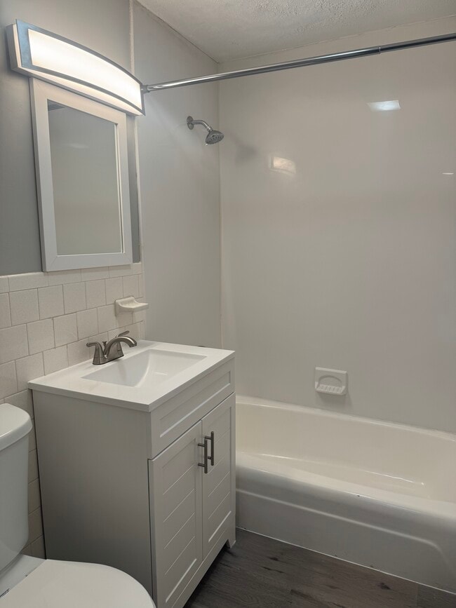 Building Photo - Towne House Apartments