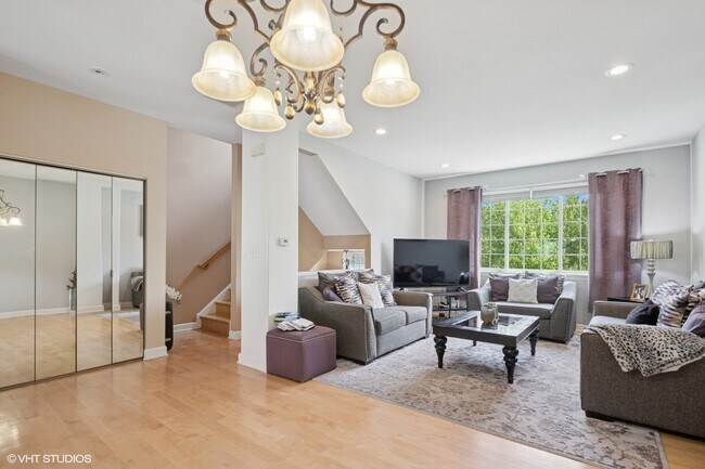Foto del edificio - 983 Mayfair Ct