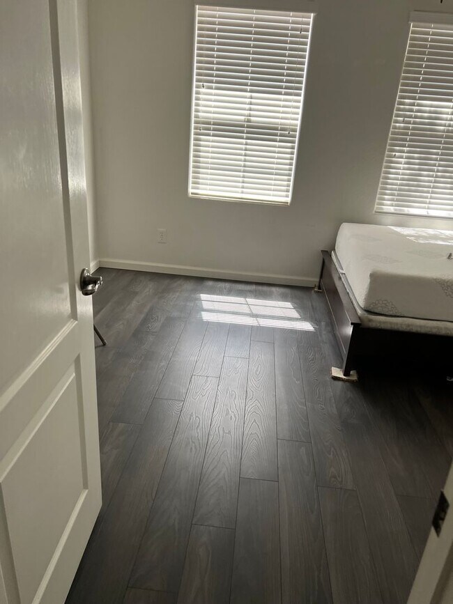 Building Photo - Charming 3 Bedroom home near the New Duran...