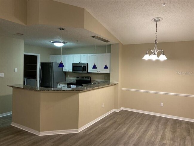 Foto del edificio - 4045 Crockers Lake Blvd