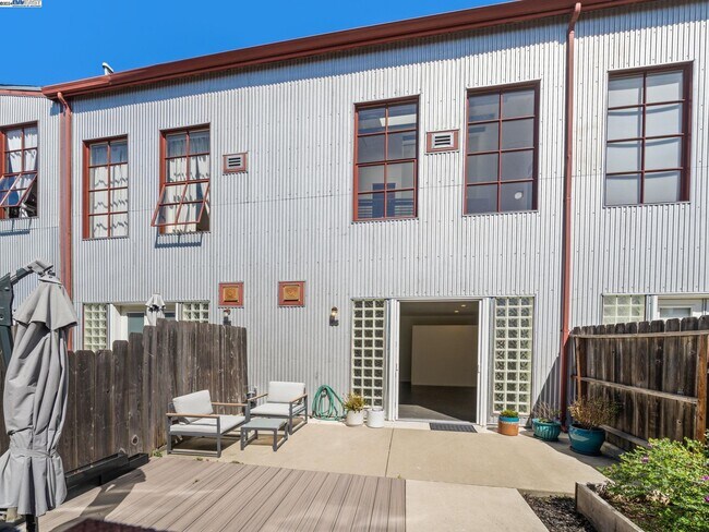 Building Photo - 3110 Adeline St