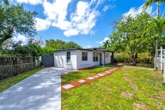 Building Photo - 3494 SW 56th Ave