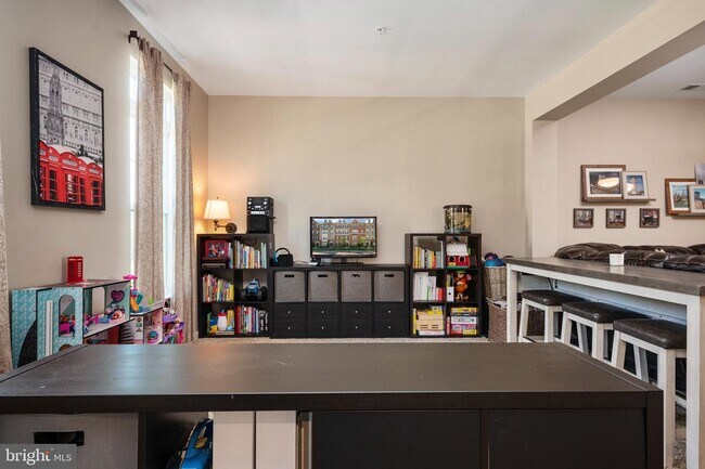 Building Photo - 364 Chessington Dr