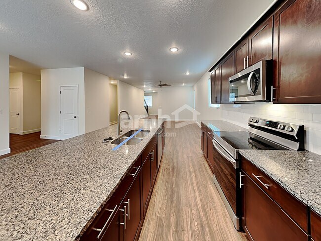 Foto del edificio - 2403 E Surry Way