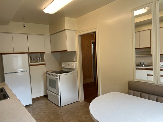 Building Photo - 4879 Collingwood St