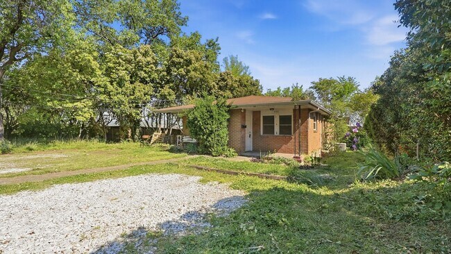 Foto del edificio - Great 2 bedroom close to UTC!