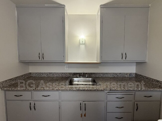 Building Photo - 922 Carlson Blvd