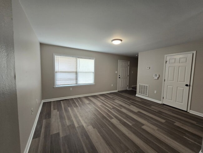 Building Photo - 1216 Superior Pointe Pl