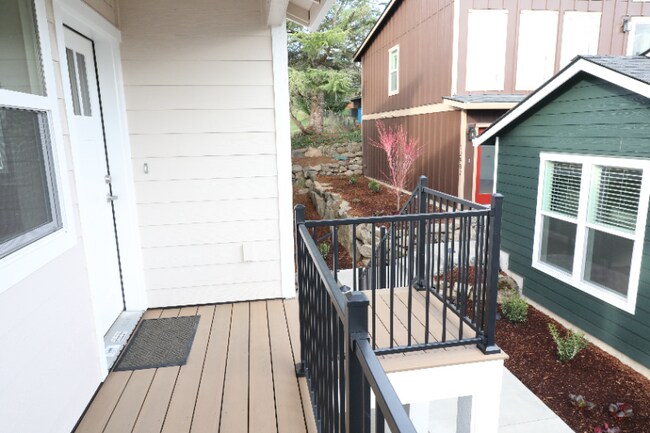 Foto del edificio - 12911 SE Ridgecrest Rd