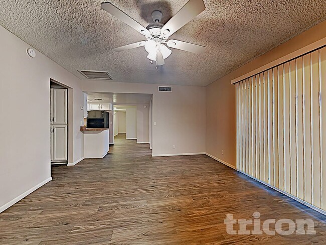 Building Photo - 3921 W Rue De Lamour Ave