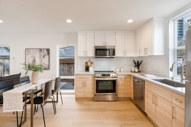 Photo - Maple Leaf 2BD/2BA Modern Home With Premiu...