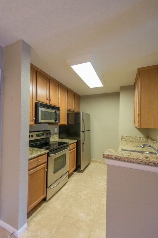 Foto del edificio - 7130 Shoreline Dr