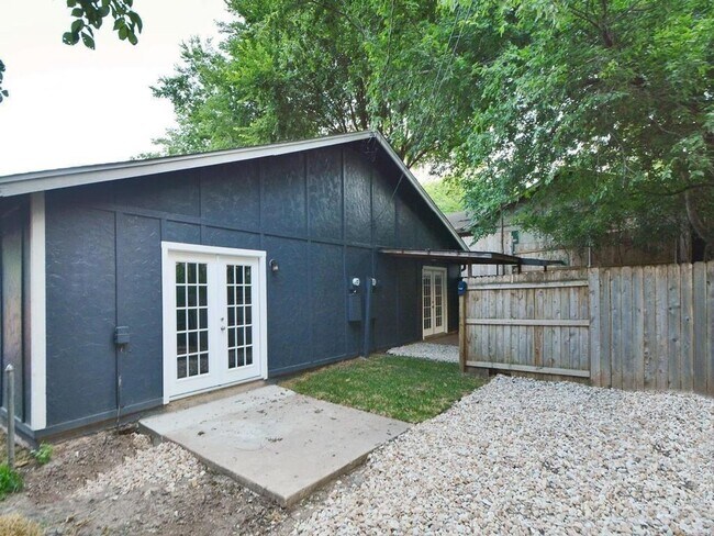 Foto del edificio - 2706 Parker Ln