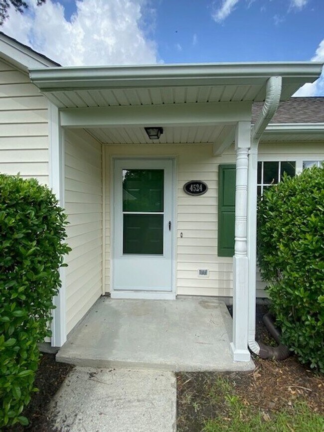 Building Photo - Welcome to this charming 3-bedroom, 2-bathroom home located in the vibrant city of Wilmington, NC.