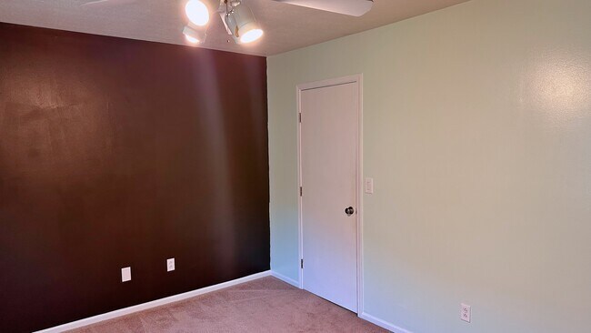 Foto del edificio - 1223 Rivercrest Dr