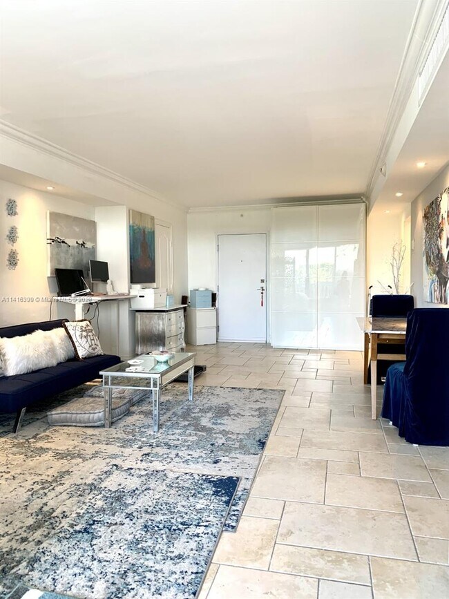 Building Photo - 90 Edgewater Dr