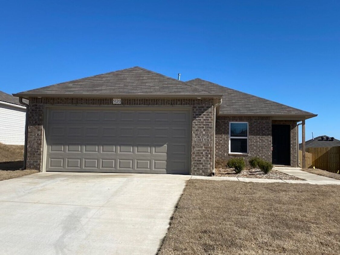 5120 Red Fox Trl, Bauxite, AR 72011 House Rental in Bauxite, AR