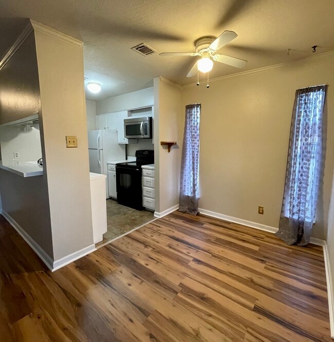 Foto del edificio - 1051 Country Club Dr