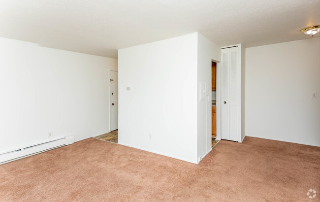 1BR, 1BA - 600 SF - Warren Club