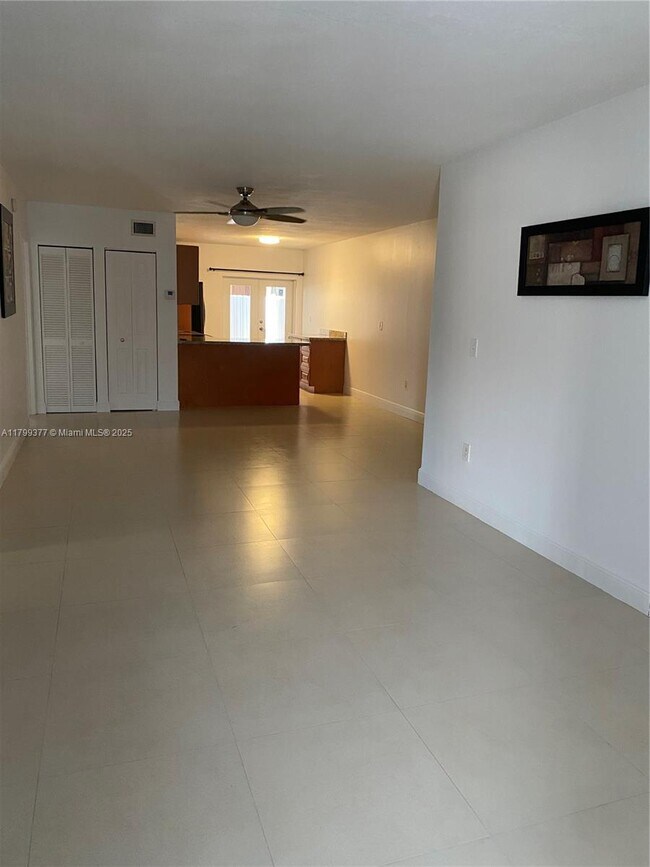 Foto del edificio - 3282 W 70th St