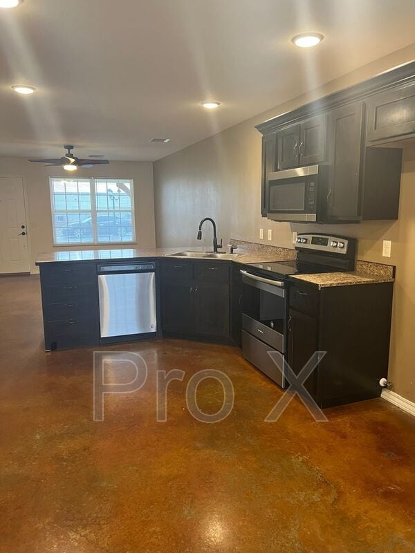 Building Photo - 402 Carson Way